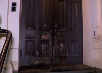 Synagogue door set alight and restaurant stormed in latest antisemitic attacks in Australia